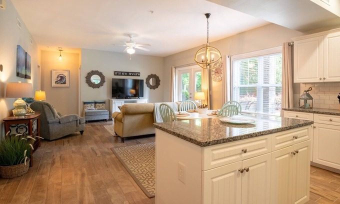 Southport Condo | Southport Condo near ICW and Golf - Dogs Allowed - Ground Level