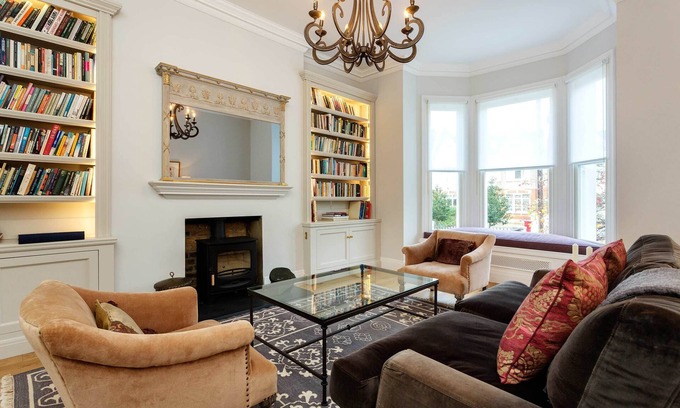Bedford House | Southside Charm, by Veeve