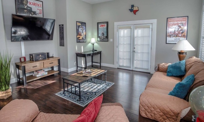 Southtown House | Southtown Classic 3BR/2BA mins from Downtown