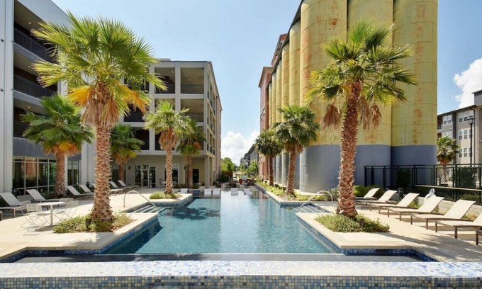 King William Apartment | Southtown Modern | Pool | Netflix | Coffee + Tea