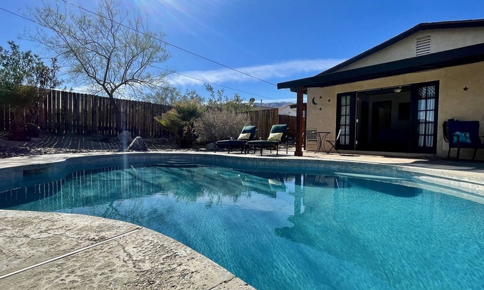 Twentynine Palms House | Southwest Modern ツ Private Pool ❤︎ 3 miles to north gate JTNP ツ AC ❤︎ Fireplace