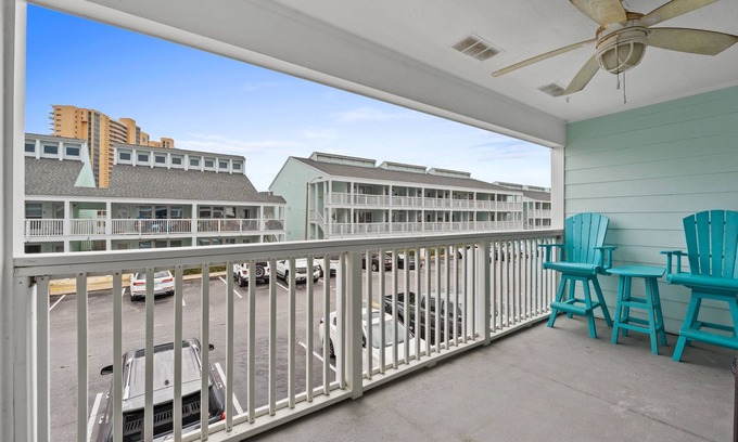 West Panama City Beach Condo | Southwindsw D6 Condo w/beach access, pool, shuffleboard!Sleeps 8!