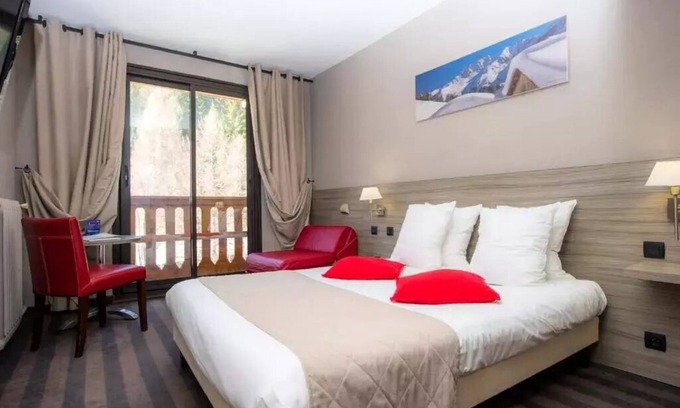 Pra Loup Apartment | SOWELL Family The Shepherds* - Superior Double Armchair Bed Room