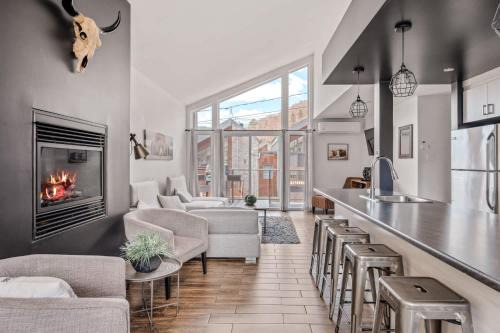 Stoneham Apartment | Spa - Foosball Table - Le Floriska