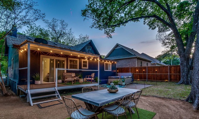 Weatherford House | Spa in Dreamy Yard! S