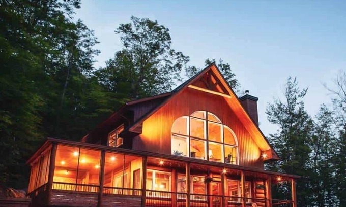 Les Pays-d'en-Haut Regional County Municipality Ski Chalet | Spa & Outdoor Pool - Montagnard des Pays-d'en-Haut