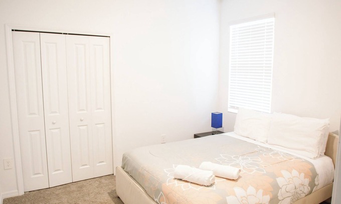 Haines City House | Space for 4 people near Legoland, Disney, and theme parks