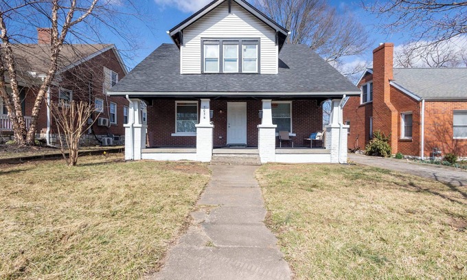 Lexington Apartment | Space That Feels Homely Newly Renovated Unit 2 Your Perfect Home Away from Home