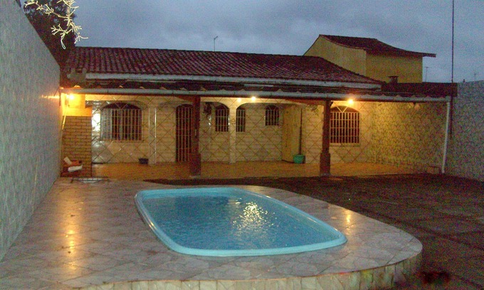 Mongagua House | Spacious 02-bedroom house with pool