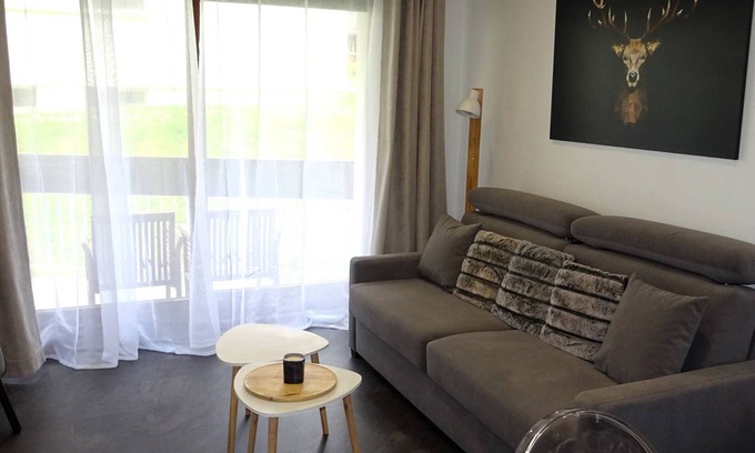Les Gets Apartment | Spacious 1-BDR Apartment for 4-6 with Parking - 300m to Shops, 500m to Ski School