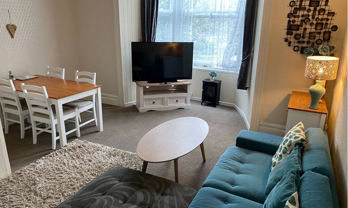 Chysauster Apartment | Spacious 1 Bedroom Flat near Seafront, Penzance. Pet-Friendly!