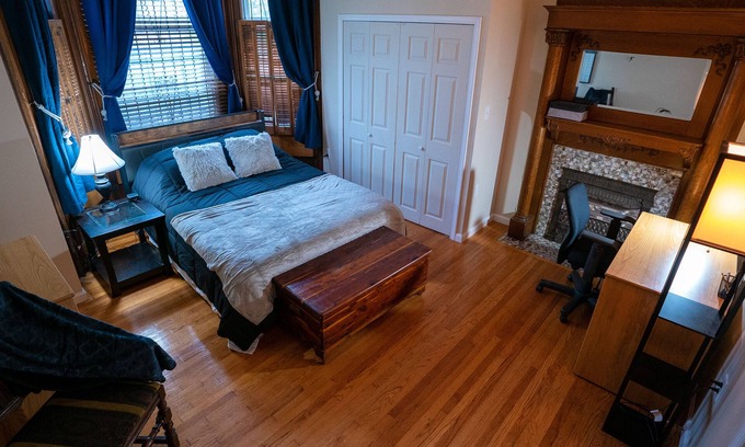 North Philadelphia Apartment | Spacious 1 BR, 2bath located 2 blocks from Temple Hospital