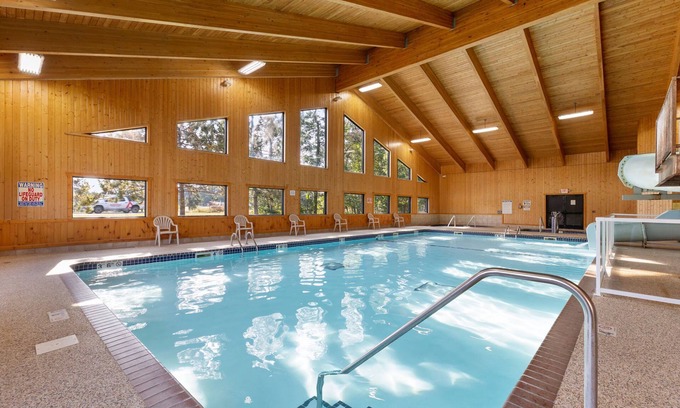 Breezy Point Condo | Spacious 1BR + Loft Condo with Balcony & Fireplace