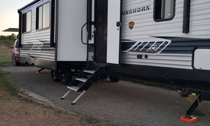 Belton House | Spacious 2 bed 1.5 bath RV