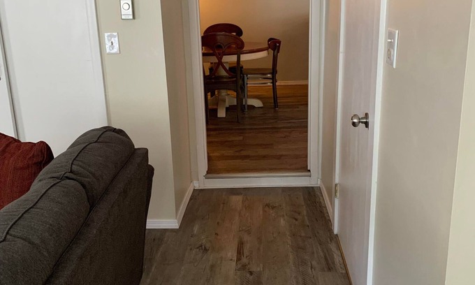 Saratoga Springs Apartment | Spacious 2 bedroom apartment next to Saratoga Race Course,close to Casino & SPAC