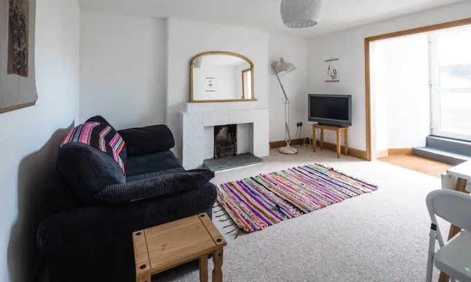 Chysauster Apartment | Spacious 2 Bedroom Apartment near Seafront Penzance