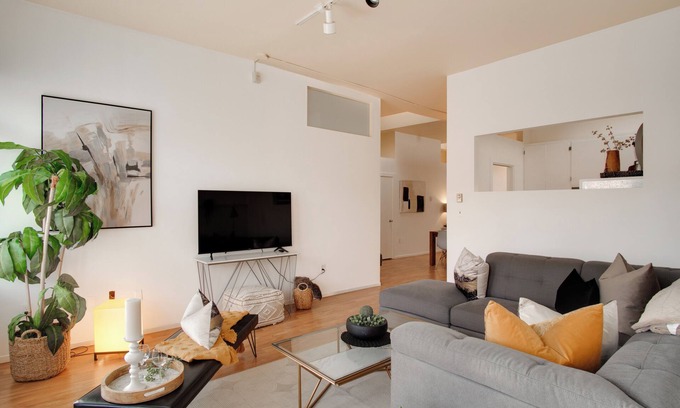 Downtown Victoria Apartment | Spacious 2-Bedroom Condo in Downtown Victoria