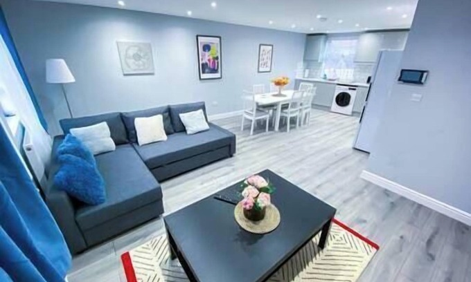 Harringay Apartment | Spacious 2-Bedroom Flat/London - F3