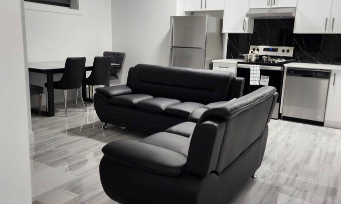 Northeast Edmonton House | Spacious 2 Bedroom Suite in Edmonton, Canada