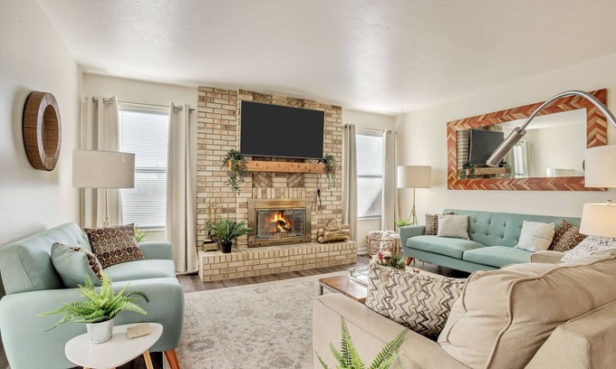 Cottonwood Heights House | Spacious-2 Hot Tubs-close to 4 ski resorts!