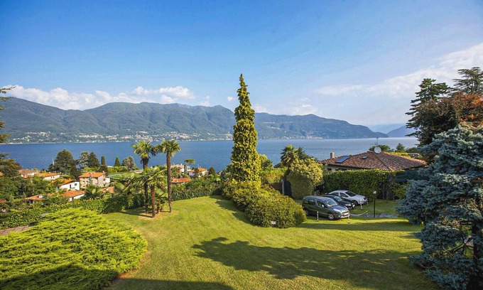 Porto Valtravaglia Apartment | Spacious 2-room apartment with about 1. 300 m² large well-kept garden plot