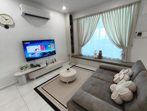 Sungai Petani House | Spacious, 2 Storey Home, Up to 12 Pax, 4 Bedrooms, 4 Bathrooms, 2 Car Park Lots by Star Home