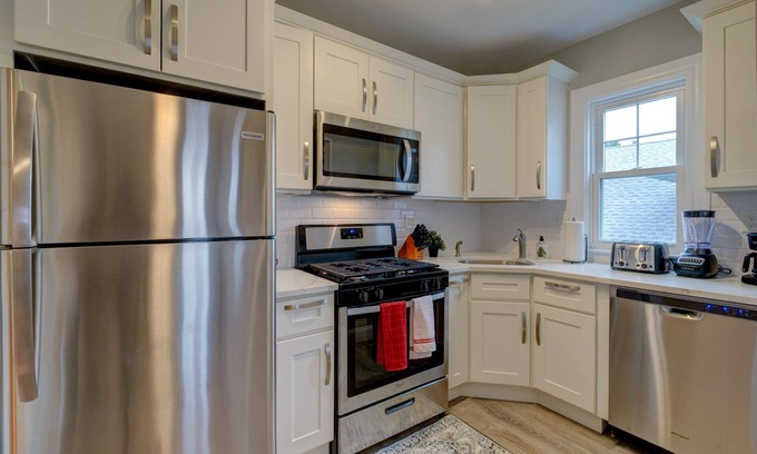 Roxbury Apartment | Spacious 2bd/1ba | Free Parking | 3D TOUR 9372