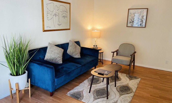 Sawtelle Apartment | Spacious 2bd/2ba w/work space in West LA-close to SMC,UCLA Santa Monica Beach