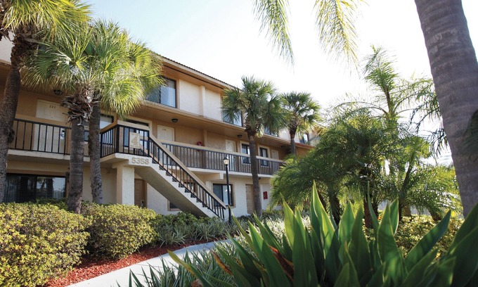 Florida Center Condo | Spacious 2BR Condo Just 1 Mile from Universal Orlando w/Resort Pool, WiFi & More