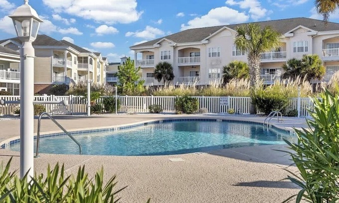 Central Myrtle Beach Apartment | Spacious 2BR Condo | First Floor Retreat