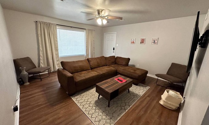 Temple House | Spacious 2BR Duplex | Near Baylor Scott & White