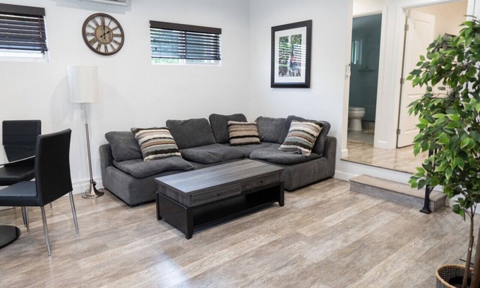 North Hollywood House | SPACIOUS 2BR NOHO HOUSE w/PRIVATE ROOFTOP DECK & OUTDOOR KITCHEN/FIREPLACE p27