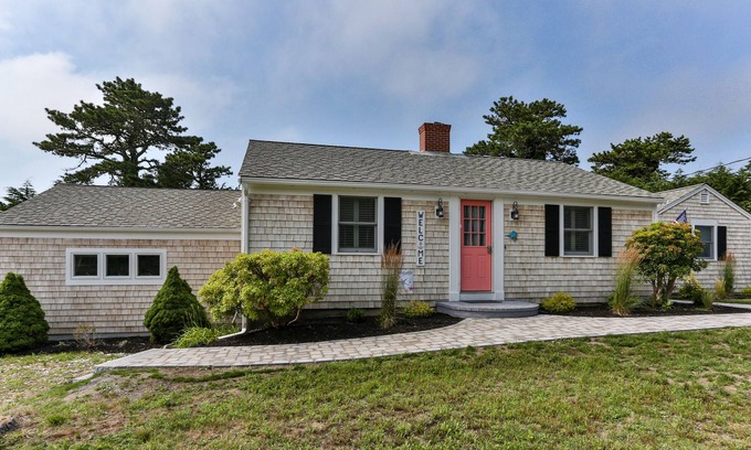 East Harwich House | Spacious 3/2 Single Level ๐ WIFI, A/C, PELOTON, 1.2 Mi to ๐ Close to ๐ฒ Path