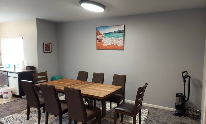 Daly City House | Spacious 3 bdrm, 8 beds, 2 baths w/full kitchen