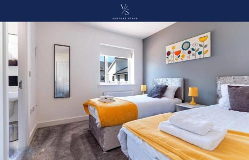 Peterborough House | Spacious 3 bed, 3bath - Perfect for contractors - Private Parking -Sleeps 6