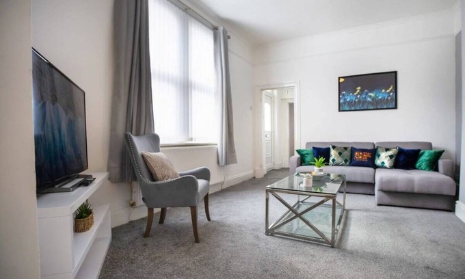 South Shields House | Spacious 3-Bed Home in South Shields, Sleeps 8