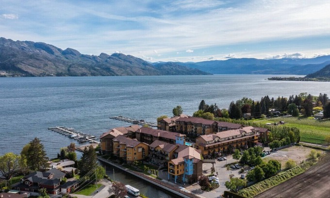 Westbank Apartment | Spacious 3 Bedroom at Barona Beach #5101