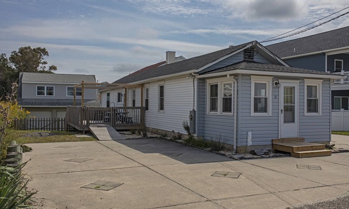 Villas House | Spacious 3 bedroom home just steps from the bay beach and best sunsets!