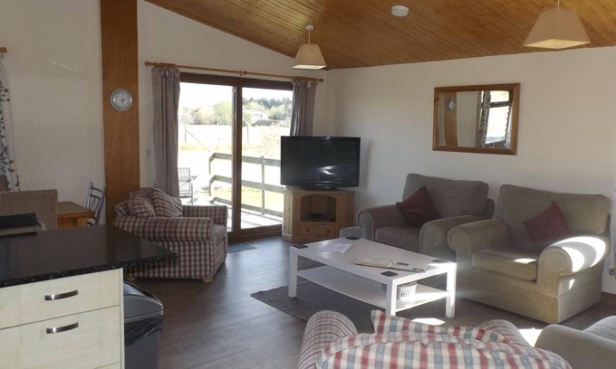 Offenham Cabin | Spacious 3 bedroom lodge at Avonvale Holiday Lodge