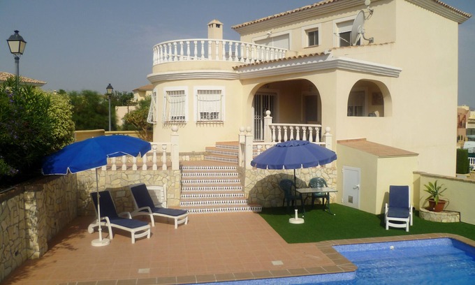 La Parata Villa | Spacious 3 bedroom modern family friendly villa+pool.