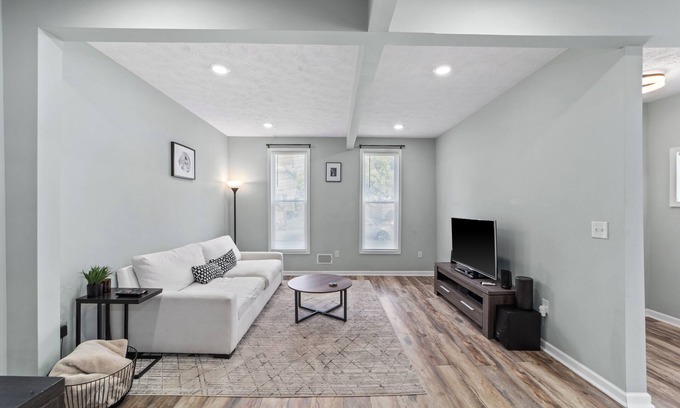 Cleveland House | Spacious 3 Bedroom Near Downtown