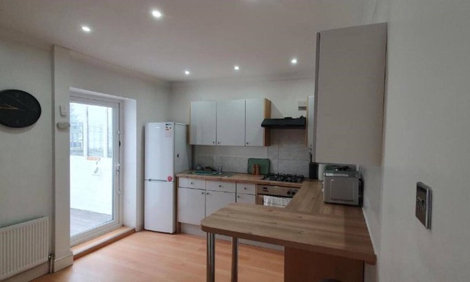Gosport House | Spacious 3/db Seaside House