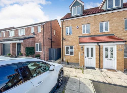 Hetton-le-Hole House | Spacious 3-Storey Home from Home in Hetton le Hole