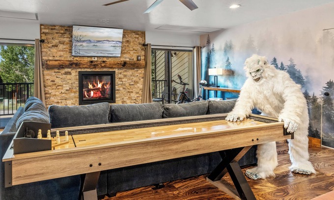 Steamboat Springs Condo | Spacious 3B/3B Condo. Luxury Amenities. ShuffleBoard. HotTubs. 1st FLR. Location