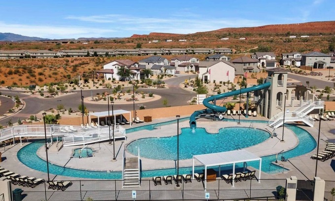 Washington Condo | Spacious 3Br/8 Beds, Garage, Wifi, Close to Pool, Centrally Located, Family Fun