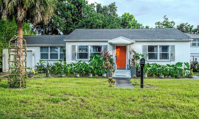 Colonialtown North House | Spacious 3BR Pool House on Mills 50 · Central, Walkable, Perfect for Long Stays