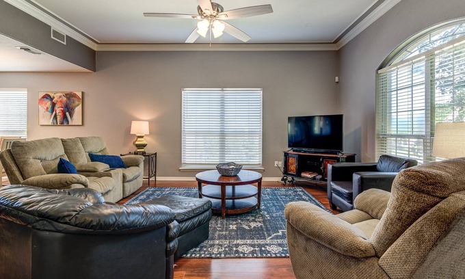 San Marcos House | Spacious 3BR Retreat Close to Downtown & Outlets