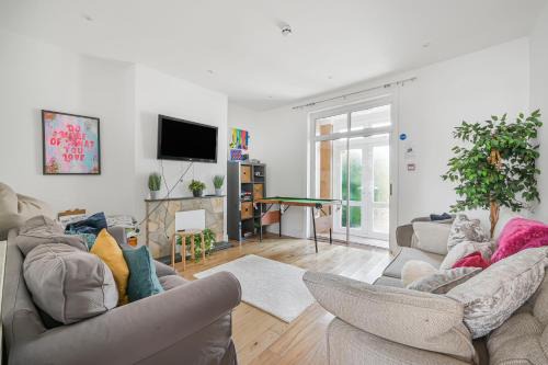 Thornton Heath House | Spacious 4 bed, 3 bath house - Free parking