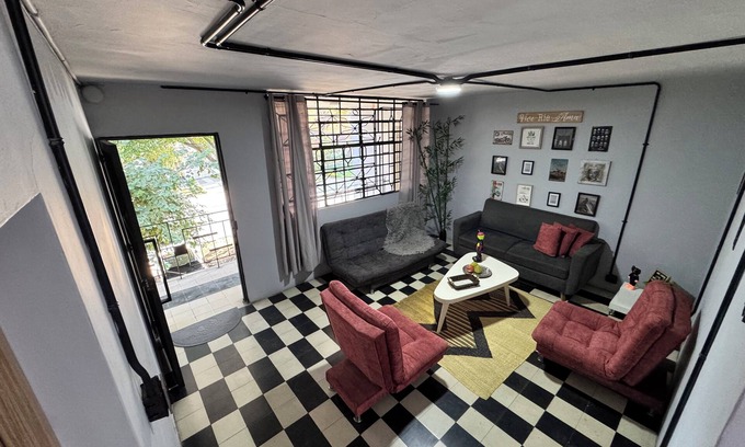 La Castellana House | Spacious 4-bed, 4-bath, industrial apartment with WiFi in Laureles