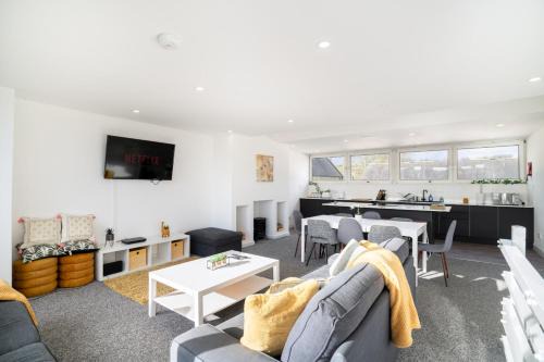 Haltwhistle Apartment | Spacious 4 Bed Family Retreat, Haltwhistle